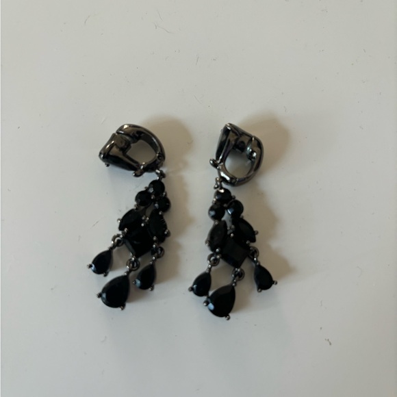 Vintage Style Black dangle earrings - Picture 3 of 5